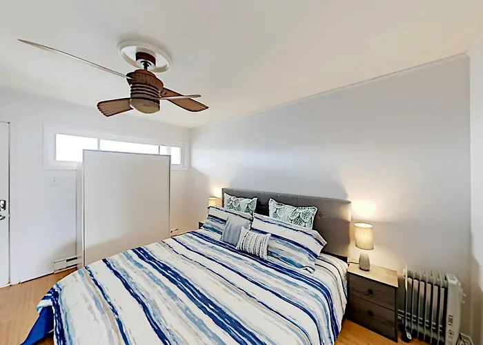 Bayshore Unit 69 Hotel *
